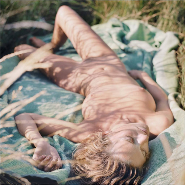 © Mona Kuhn.