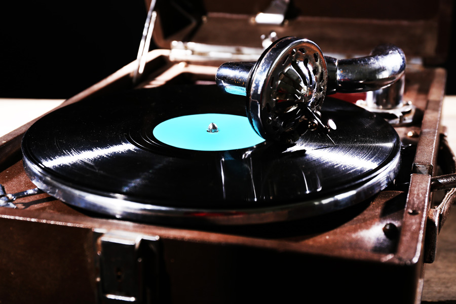 Gramophone © Africa Studio.